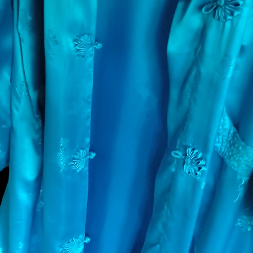Satiny Robe - Picture 2 of 3